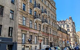 Perfectly Central Apartment 5 Min To Old Town & Art Noveau.